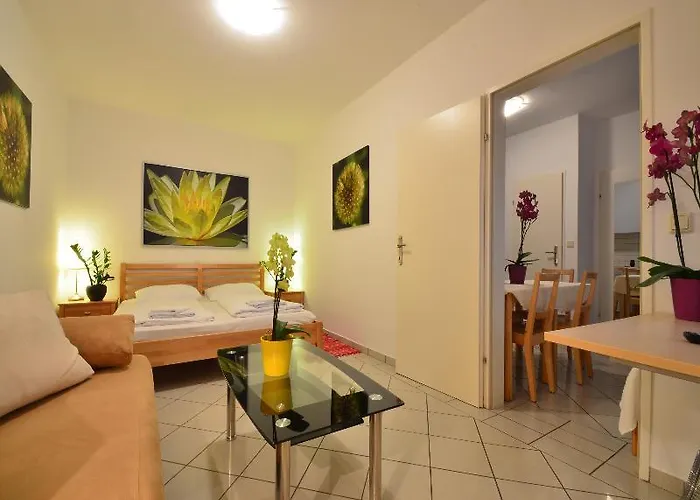 Ajo - Alte Donau Garden Flat - Self-check-in Апартаменти *