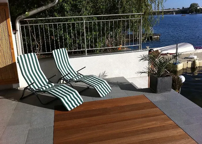 Апартаменти Ajo - Alte Donau Garden Flat - Self-check-in Відень